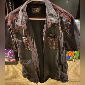 Buckle black and red button shirt